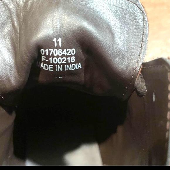 ASOS DESIGN brogue boots in brown leather with black sole. Size 11 - Picture 2 of 5